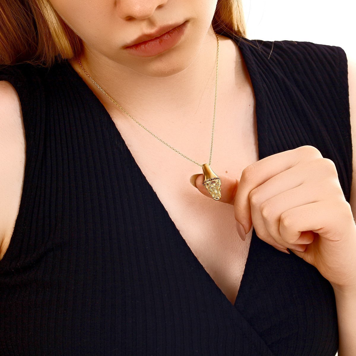 Zirkon Taşlı Gösterişli Hafif Gümüş Kolye