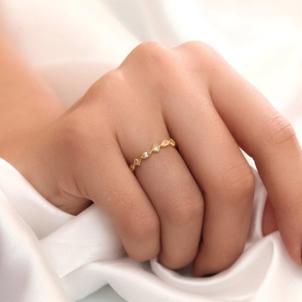 Hafif Zirkon Taşlı Yüzük