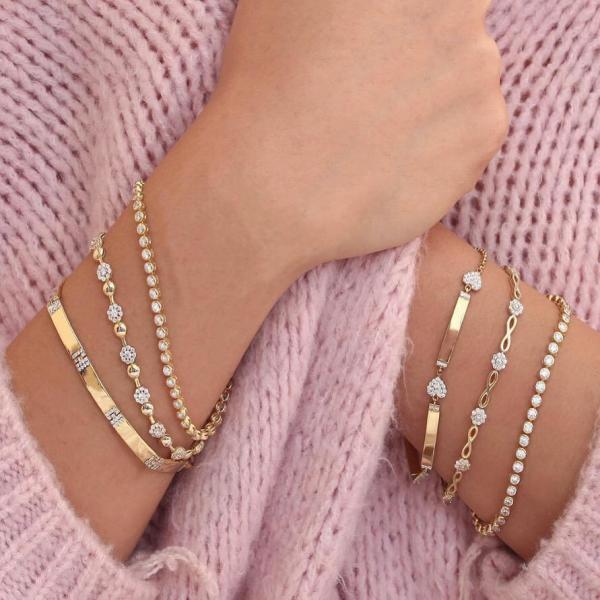 Çiçek Detaylı Gümüş Bileklik