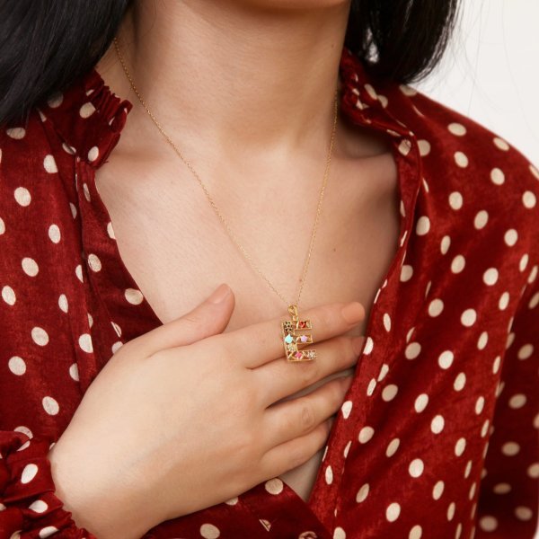 Mineli 'E' Harfli Gümüş Kolye