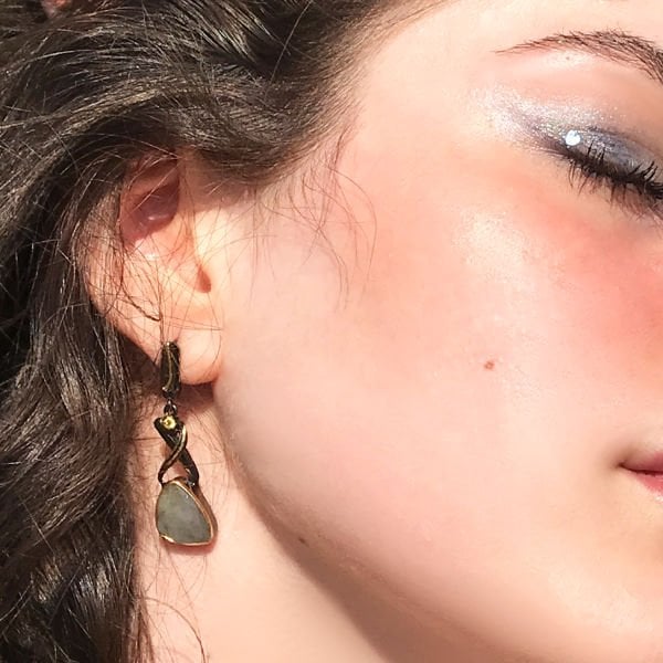 Doğal Labradorit Taşlı Gümüş Küpe